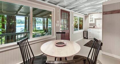 Luxe Studio Lakefront - Dock - Deck - Firepit