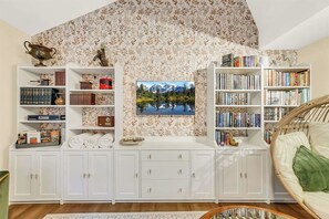Unclassified image, 4 of 43, button - Charming, dog-friendly 3BR with tennis and pickleball (Anderson Island)