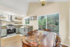 Unclassified image, 5 of 43, button - Charming, dog-friendly 3BR with tennis and pickleball (Anderson Island)