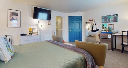1BR Hotel Room right in Downtown Port Townsend