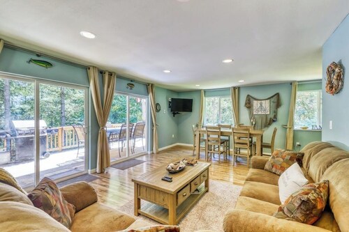 Incredible 4BR - Dock - Fireplace - Deck