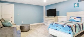 4BR Waterview Dog Friendly - Hot Tub - Deck
