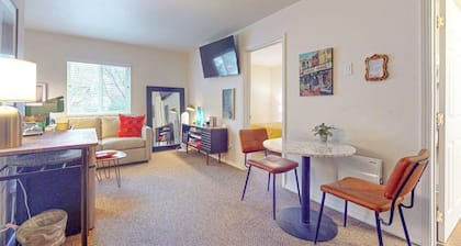 1BR Hotel Room right in Downtown Port Townsend