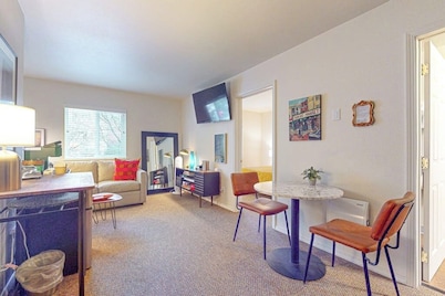 1BR Hotel Room right in Downtown Port Townsend
