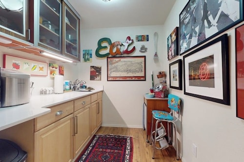 1BR Hotel Room right in Downtown Port Townsend