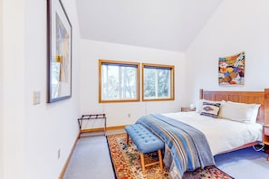 A bedroom with a bed, bench, windows, and a rug. - 4BR Bayview Dog Friendly - Deck - Garage Parking (Port Ludlow)