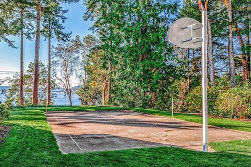 4BR Bayview Dog Friendly - Deck - Garage Parking