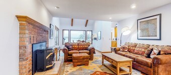 4BR Bayview Dog Friendly - Deck - Garage Parking