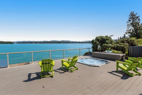 Peaceful 3BR Lakefront - Hot Tub - Dock