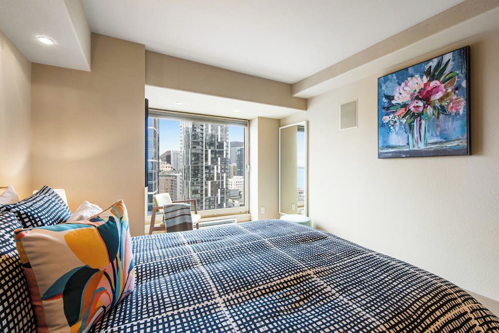 Desk, iron/ironing board, WiFi, bed sheets