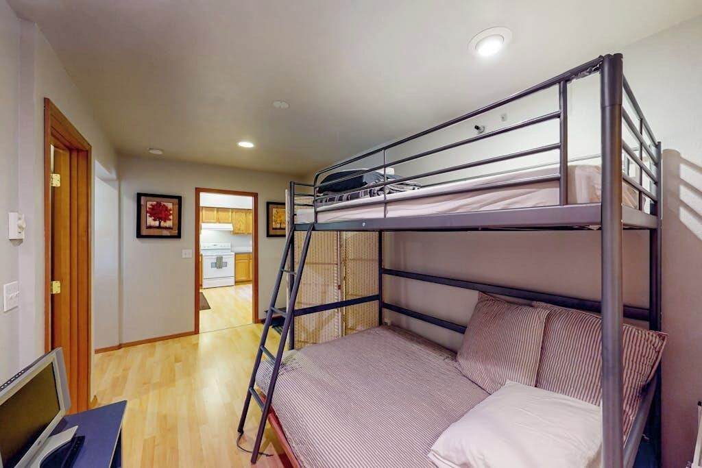 Iron/ironing board, travel crib, internet, bed sheets