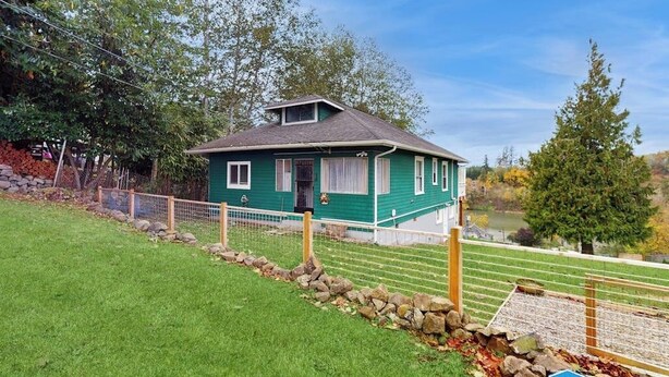 Exterior - 3BR water view home, pet and family friendly (Raymond)