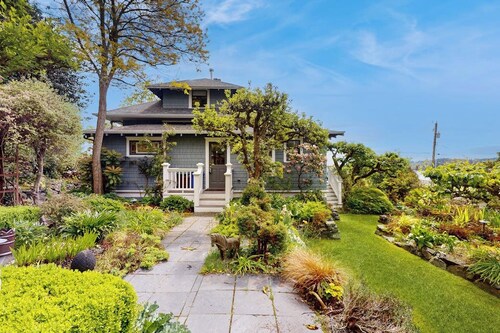Waterfront house with beach access