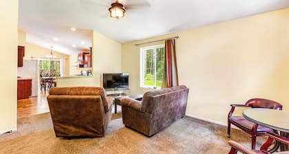 Downtown 2BR Dog Friendly - Deck