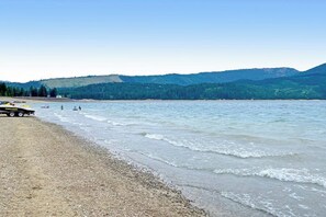 A beach with a trailer and a boat on the shore. - 3 BR Cozy Mountain Getaway, New Build (Ronald)