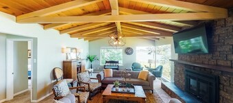 3BR waterfront oasis with fireplace & deck views