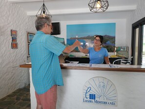 Lobby - Holiday Home 'La Bergerie De L'Ostriconi' with Mountain View, Shared Pool and Air Conditioning (Palasca)