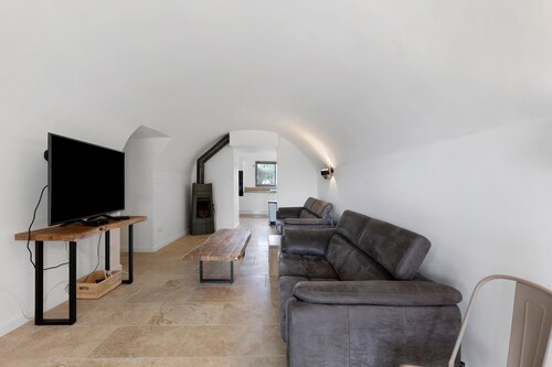 Holiday Home 'La Bergerie De L'Ostriconi' with Mountain View, Shared Pool and Air Conditioning