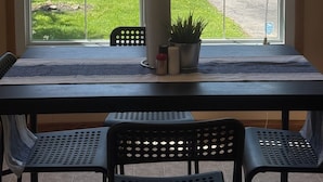 Dining - The Belleville Retreat-Wifi, Quiet Private Patio (Belleville)