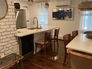 Unclassified image, 5 of 32, button - Spacious 3-bedroom condo with pool and laundry, steps from beach and boardwalk! (Wildwood)