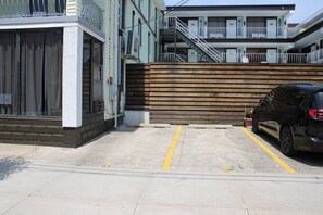 Unclassified image, 3 of 32, button - Spacious 3-bedroom condo with pool and laundry, steps from beach and boardwalk! (Wildwood)
