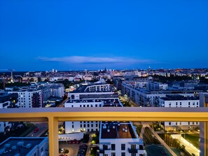 A cityscape at dusk with modern buildings and a clear view of the skyline. - LUX Apartment Amazing View – piękny widok, blisko centrum Wrocławia. (Wrocław)