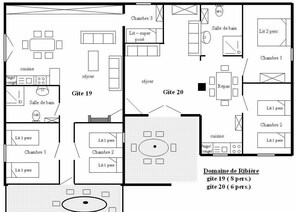 Ein Hotelgrundriss mit zwei Gästezimmern, einem Essbereich, einer Küche, einem Wohnzimmer und einem Badezimmer.