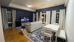 Unclassified image, 4 of 26, button - 3-bed/2-bath apt in Jersey City mins from NYC/American Dream/Jets & Giants Arena (Jersey City)