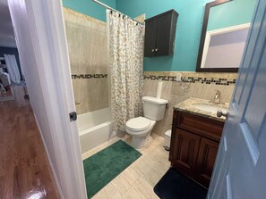 Unclassified image, 3 of 26, button - 3-bed/2-bath apt in Jersey City mins from NYC/American Dream/Jets & Giants Arena (Jersey City)