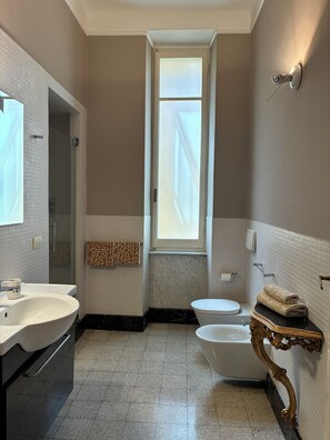 Bathroom - Vrbo Property (ITALIA)