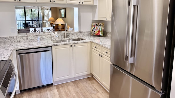 Interior - 4108 - Beautifully Updated 2-bed/2-bath condo close to Beaches and IMG Academies (Bradenton)