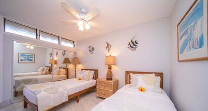 Summer Sale! Remodeled Beachfront 2BD w Ocean Views AC - Kulakane 306