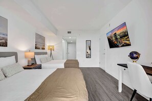 Room - Condo Resort Hallandale| Ocean and Canal View (Hallandale Beach)