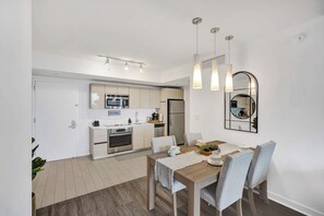 Dining - Condo Resort Hallandale| Ocean and Canal View (Hallandale Beach)