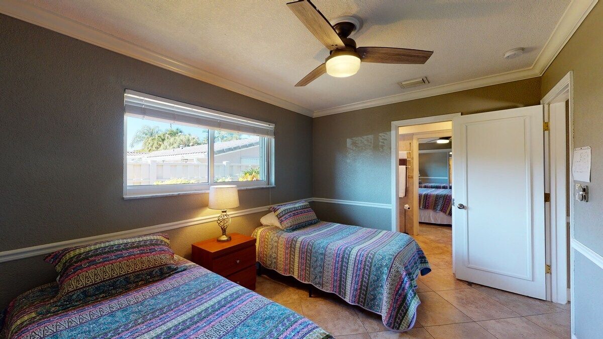 City House, Ensuite, Canal View (13)