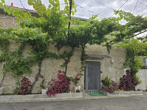 Exterior - Cantinho da Eira (gração)