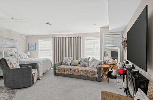 LBI Beach Getaway w/ Community Pool,C/A.Balcony.
