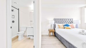 Bathroom - Stylish 3BR+Den Apartment w/ Balcony, Views & Free Parking (Toronto)