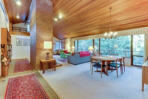 A spacious living area with a dining table, sofas, and a fireplace. - Stylish 3BR - Fireplace - Deck - Washer Dryer (Port Angeles)