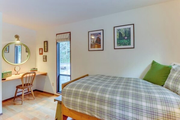 A bedroom with a bed, a desk, a chair, and a window. - Stylish 3BR - Fireplace - Deck - Washer Dryer (Port Angeles)