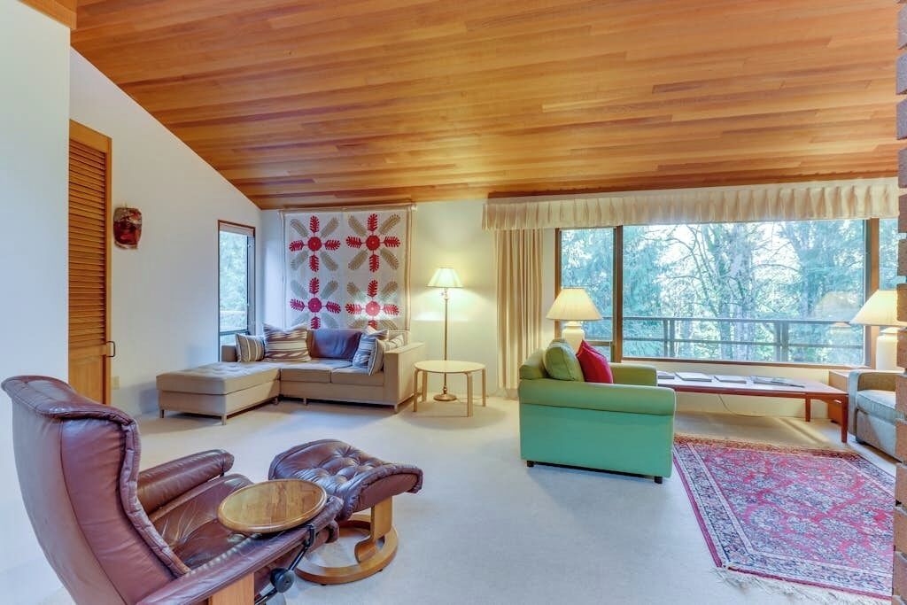 Stylish 3br - Fireplace - Deck - Washer Dryer - Port Angeles, Washington