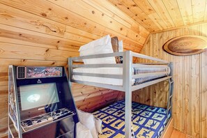 A bunk bed with a video game console beside it. - 2BR cabin with balcony, grill, & Washer Dryer (Cle Elum)