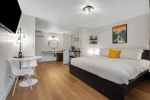 Room - 1st-floor Dog-Friendly Studio with Mountain Views (Quilcene)