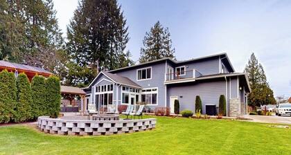 4BR home with two kitchens, swim spa