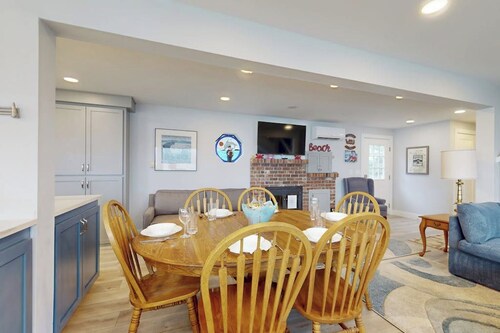3 BR waterfront home with stunning views