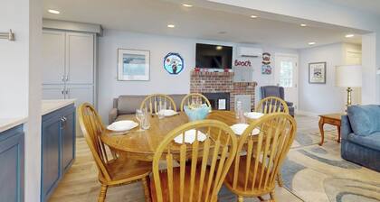 3 BR waterfront home with stunning views