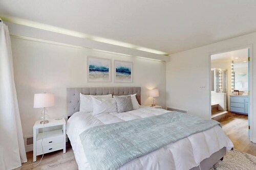 2BR Waterfront Home with Private Beach Access