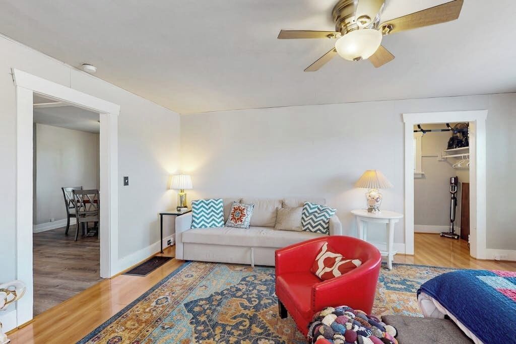 Renovated 2br In Historical Building - Near Ferry - Silverdale