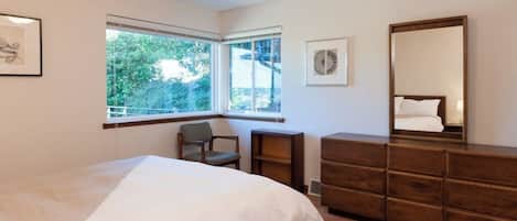 Iron/ironing board, travel crib, WiFi, bed sheets
