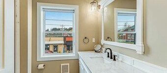 Front Street Suite Poulsbo